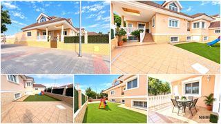 Chalet in La Aljorra. Chalet independiente con 566 m² de parcela, piscina de agua sala