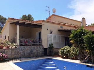 Maison à Canyelles. Casa okupada en venta.