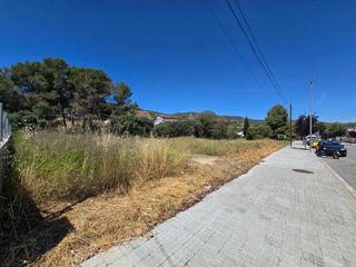 Wohngrundstück in Canyelles. Terreno llano de 801 m2 en una de las mejores zonas de canyelles