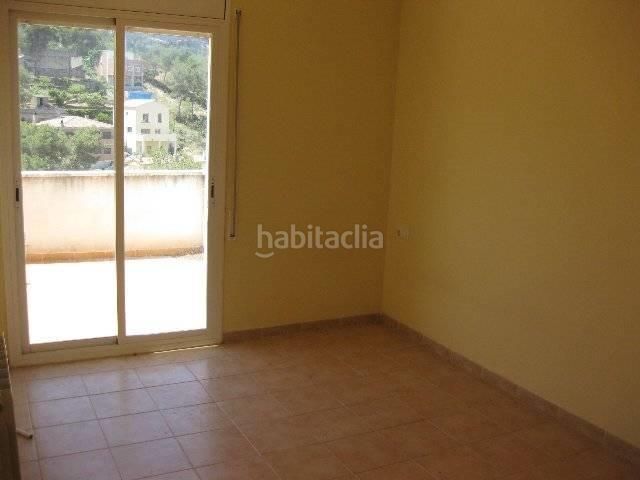 Foto e7c28952-8963-4758-a758-7c9d45c7e6d3. Casa amb aparcament a Canyelles