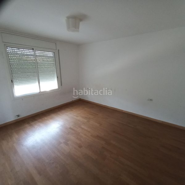 Foto e07ba826-91da-4fcd-bc27-794a6c4f12f7. Casa amb aparcament a Granada (La)