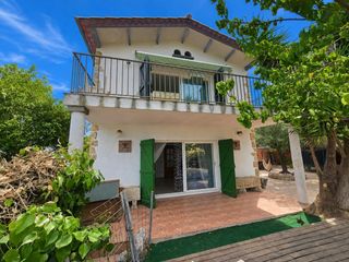 Casa a Canyelles. Casa de 5 habitaciones con jardín y terrazas en les palmeres  ca
