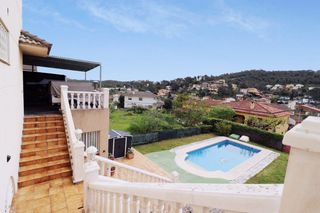 Casa en Canyelles. Excelente ubicación, soleada y con piscina