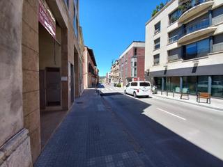 Local Comercial  Carrer general prim. Gran local centrico.