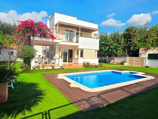 Casa  Pasaje cardenal. Casa excepcional en zona residencial laragai