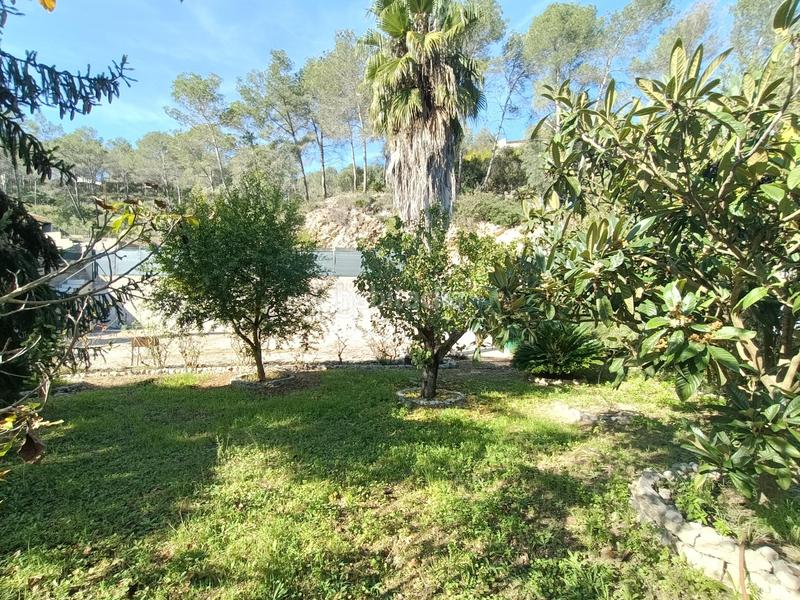 Foto 024375f3-3d74-460c-aac7-377d37818d57. Terreno residencial en carrer cristofor colon 24 dos terrenos amplios y bien orientados! en Canyelles