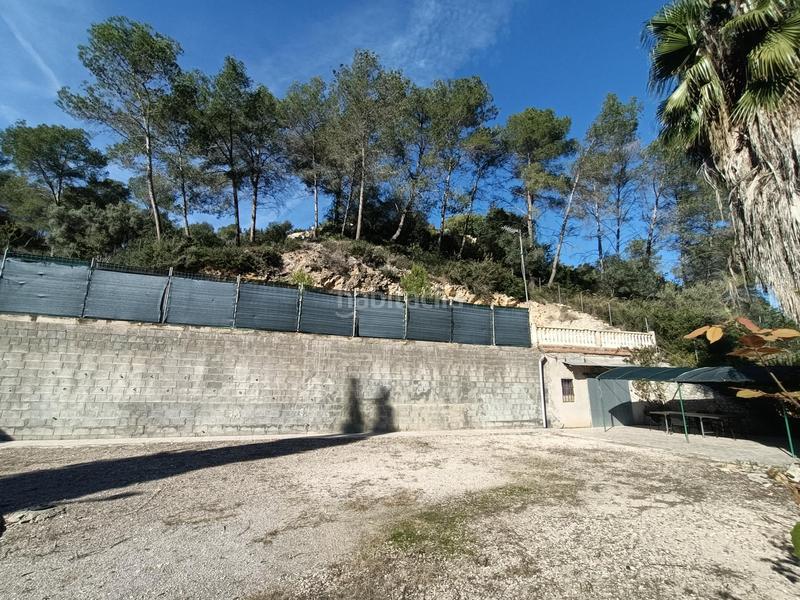 Foto 8a05400e-8e76-45db-8a49-bdfd7a096236. Terreno residencial en carrer cristofor colon 24 dos terrenos amplios y bien orientados! en Canyelles