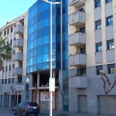Oficina  Ronda iberica. Edificio de oficinas con parking, en venta.