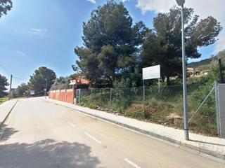 Terreny residencial a Carrer cami de la vall 3. Terreno vallado en la entrada de la urbanización la cogullada de