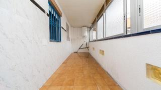 Pis a Les Roquetes. Venta de piso alquilado.
