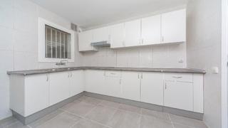 Pis a Les Roquetes. Venta de piso alquilado.