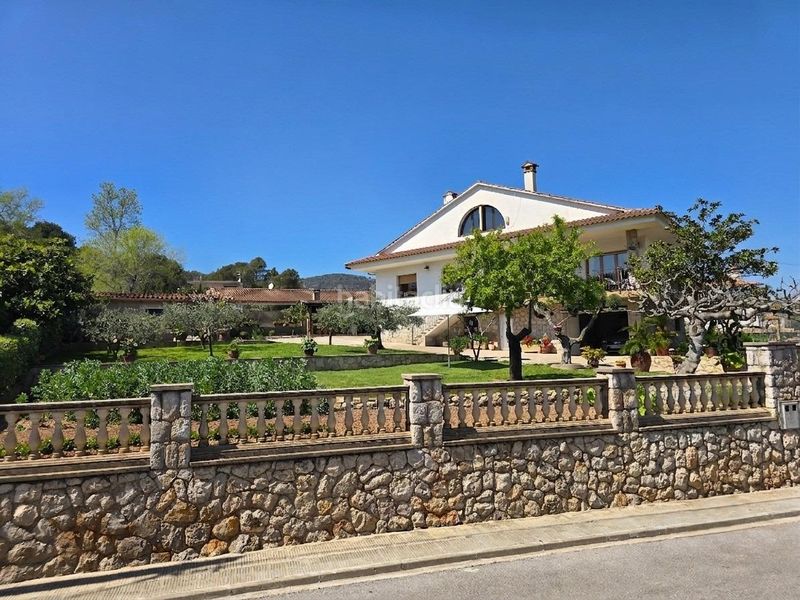 Foto c1d4770e-636c-4b60-b878-1d236d9be0a3. House with heating parking in Canyelles