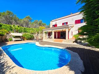 Casa a Canyelles. En canyelles pueblo, casa elegante, acogedora y con una preciosi
