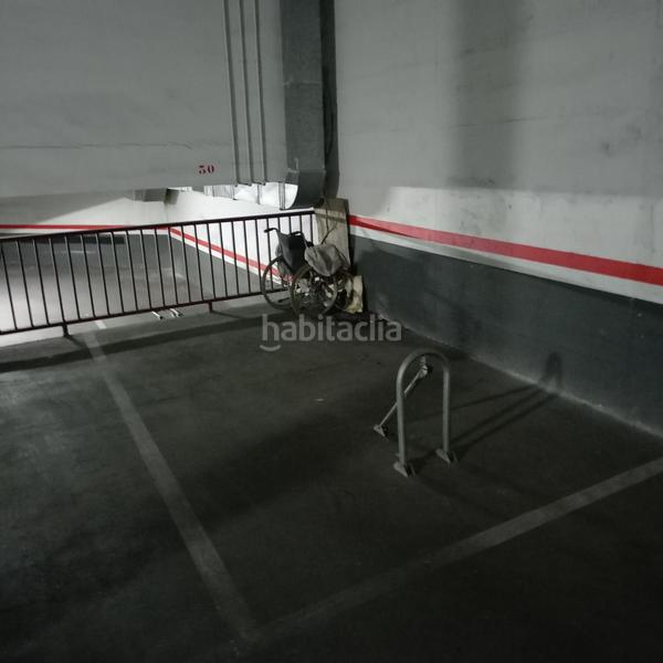 Foto eec7b791-cb50-4c80-8e33-46242868f032. Parking voiture dans Sant Sadurní d´Anoia