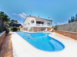 House in Olrdola. Vivienda unifamiliar en daltmar naturaleza, confort y vistas a u