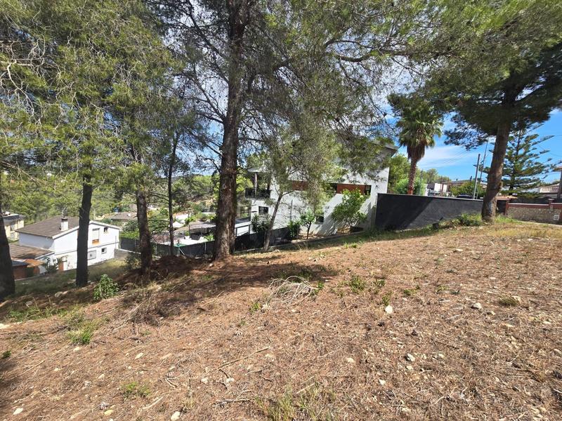 Foto eab247e4-2745-415b-86b5-5fd24028cd68. Terreno residencial en ronda dels pins 25 vistas y tranquilidad a precio excepcional! en Canyelles