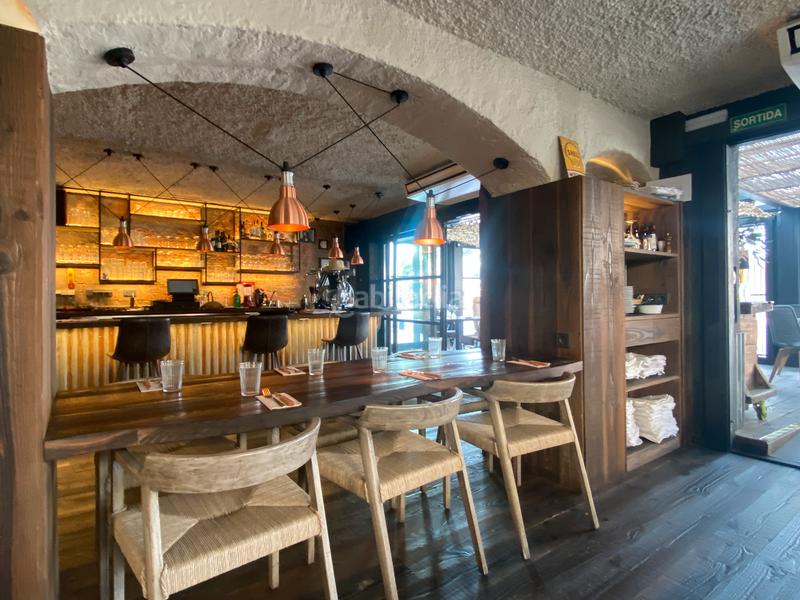 Foto cf51ff90-c66c-40a8-8d2a-2a0863dc8b35. Rent business premise in avenida joan carles 6 in Empuriabrava