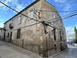 Masia a Carrer cabra 2. Casa de pueblo rústico con acceso de tres calles