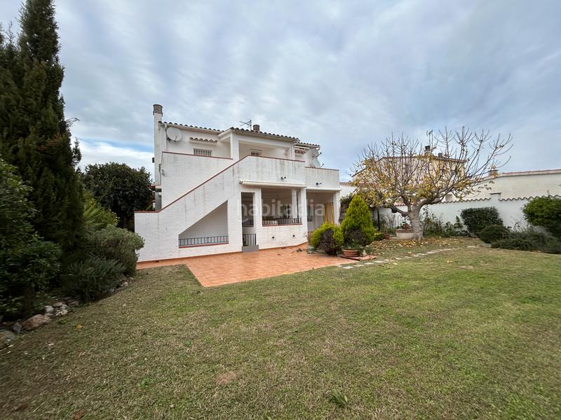 Foto 527c399f-d84f-4a21-8b32-0ae7828e21e9. Chalet en carrer mare de la font/castellonou 74 en Castelló d´Empúries