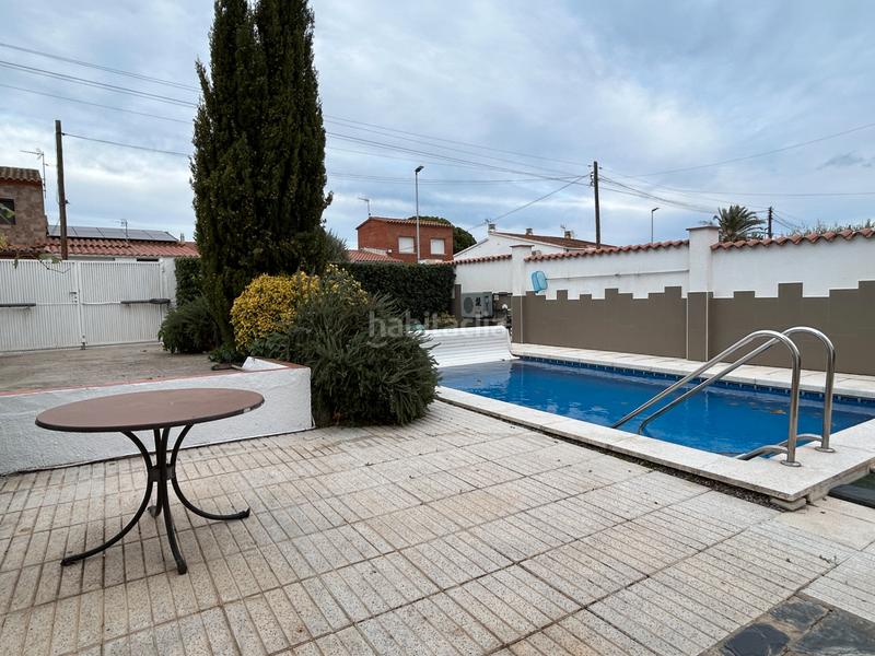 Foto d0d5fa1e-37ad-4a44-8e6b-bdd657dfe047. Chalet en carrer mare de la font/castellonou 74 en Castelló d´Empúries