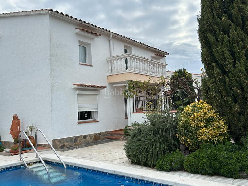 Foto 5fe05177-984c-4061-bfe2-b5a7595022b4. Xalet a carrer mare de la font/castellonou 74 a Castelló d´Empúries