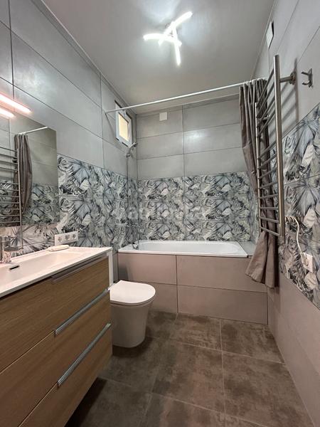 Foto 101776fc-9619-451a-a540-df24b06cc5e0. Casa adossada a travessia mar 6 a Castelló d´Empúries