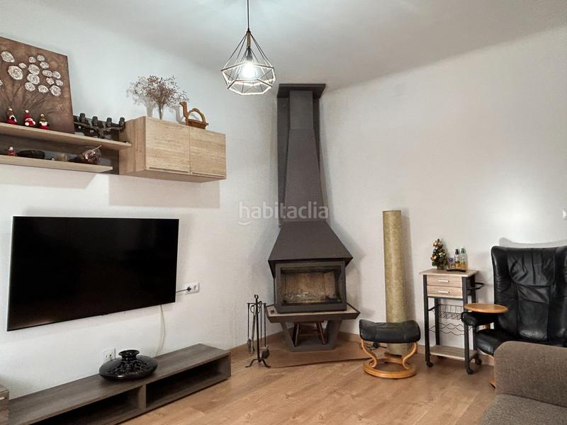 Foto 7cd8f73c-625c-4e67-87c5-14ec76d5aad8. Casa adossada a travessia mar 6 a Castelló d´Empúries