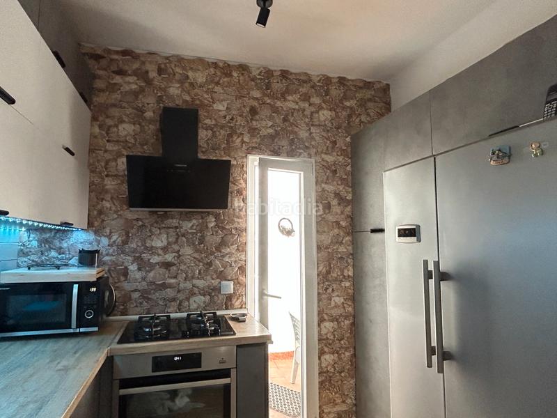 Foto eef12443-ac8c-4338-96cc-c50c58d0a9d2. Casa adossada a travessia mar 6 a Castelló d´Empúries