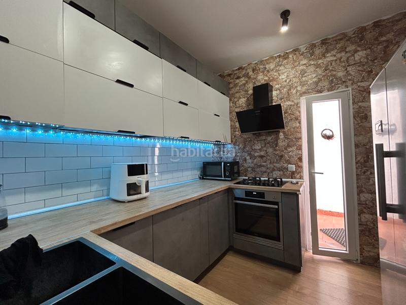 Foto fe16ceb2-884e-4e94-9b1e-335c8c8fafbb. Casa adossada a travessia mar 6 a Castelló d´Empúries