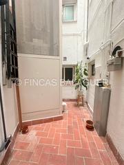 Piso  Via de bàrcino. Piso con patio y cerca del metro