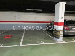 Autoparkplatz in Carrer de Miquel Àngel 25