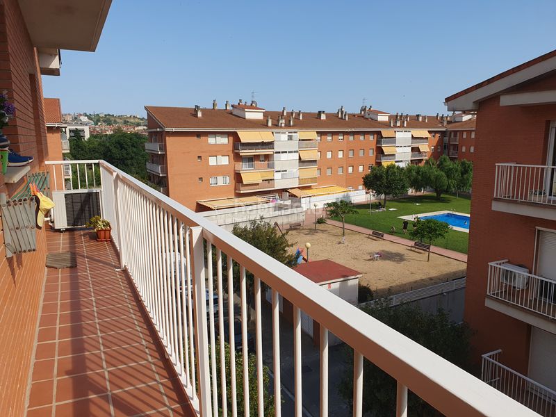 Foto b8e6d6a5-bf4c-4dbd-9d59-119f45a6cd3d. Dúplex amb calefacció aparcament piscina a Canovelles