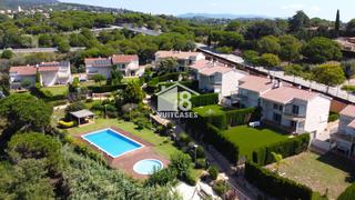 Maison jumele  Carrer can calella. espectacular casa a tres vientos con gran jardn!