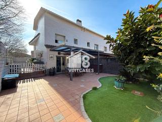 Casa aparellada a Canet de Mar. ¡casa a tres vientos con jardín!