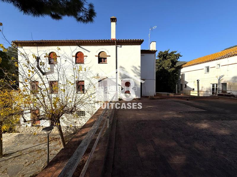 Foto 9d9831f6-6c62-4f55-bc7c-0713d8bab127. Casa  con muchas centrica con vistas y terreno con muchas posibilidades en Premià de Dalt