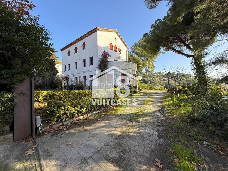 Foto aa0bb00e-84f4-49f7-aa4e-f160597ce051. Casa  con muchas centrica con vistas y terreno con muchas posibilidades en Premià de Dalt