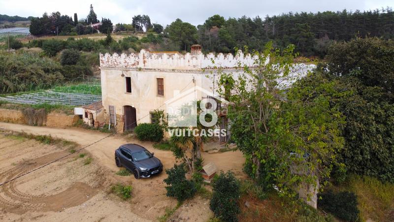 Foto e1f4b64e-b8af-4502-9fb5-b1dc9396b452. Masía en Canet de Mar