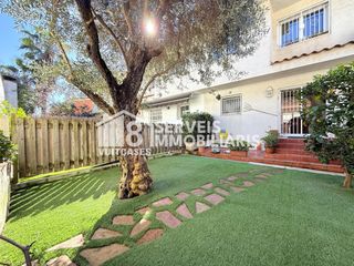 Casa adossada a Sant Vicen� Platja