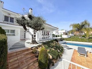 Casa adossada a Urbanitzacions