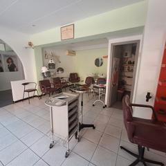 Etagenwohnung in Trinitat Nova. Local comercial para reformar como vivienda