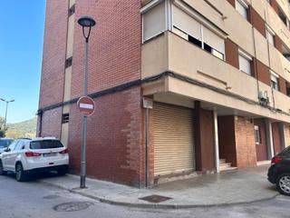 Appartement à Ciutat Meridiana. Local comercial para reformar como vivienda