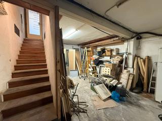 Etagenwohnung in La Teixonera. Local comercial para reformar como vivienda