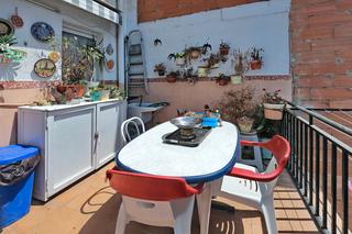 Flat in Trinitat Vella. Piso formado por 2 viviendas