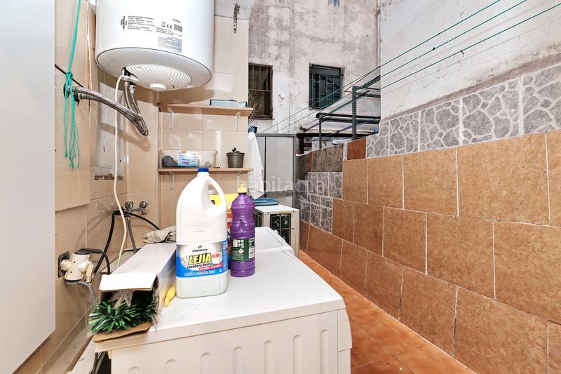 Foto a0d2ba18-5477-4b54-8410-8f0287cddfa9. Piso  exterior con patio, cerca del metro vía julia en Barcelona