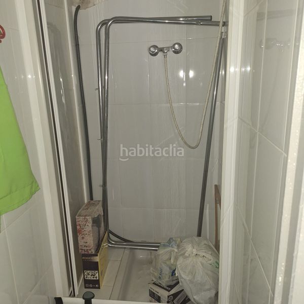 Foto b061f258-8c67-4e95-a67a-27ec9e3b0a1c. Local comercial a Trinitat Nova Barcelona