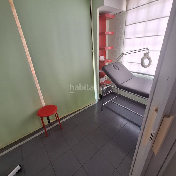 Foto e2b409ea-9d62-419b-8906-03356672405a. Local comercial a Trinitat Nova Barcelona