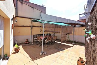 Pis a Creu de Barber�. Planta baja con parking, tipo casita