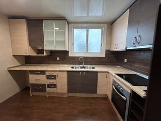 Pis a Sant Joan. Piso en zona con servicios necesarios