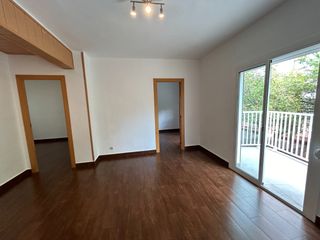 Pis a Sant Joan. Piso en zona con servicios necesarios
