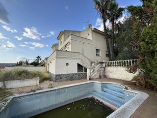 Casa  Ginesta. Casa unifamiliar en la riera de gaià  tarragona
